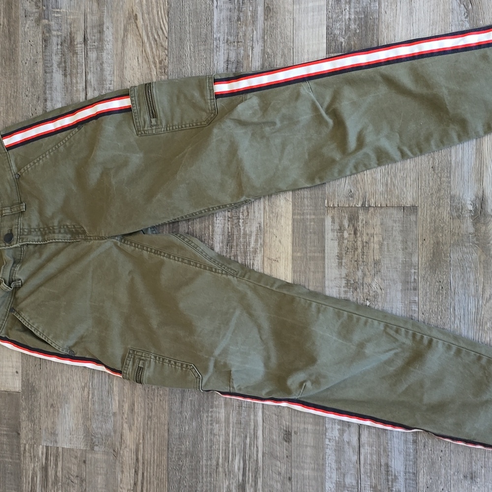 ATHLETA| Summit Cargo Pant| Pinstripe Side Accent | Size 2 - Picture 4 of 13